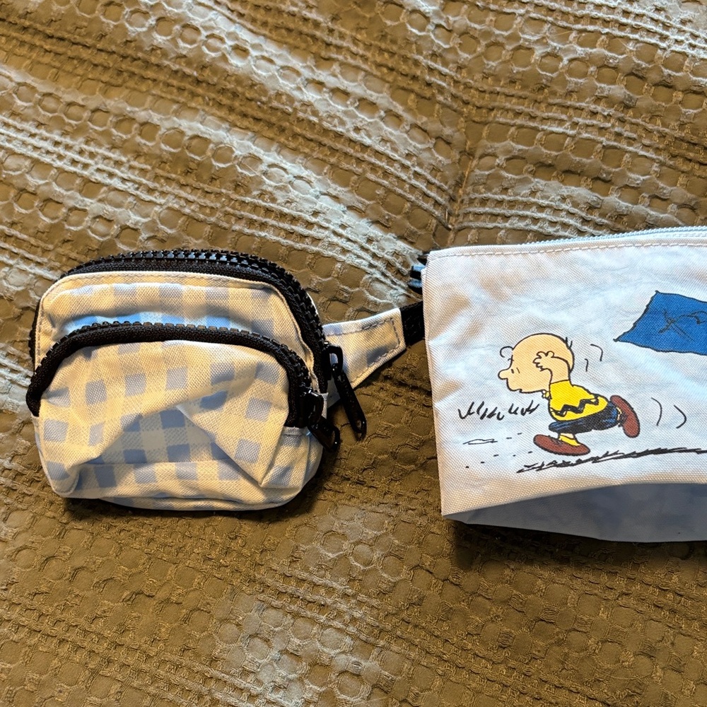 BAGGU Light Blue and White Checkered Fanny pack charm - Picture 6 of 6